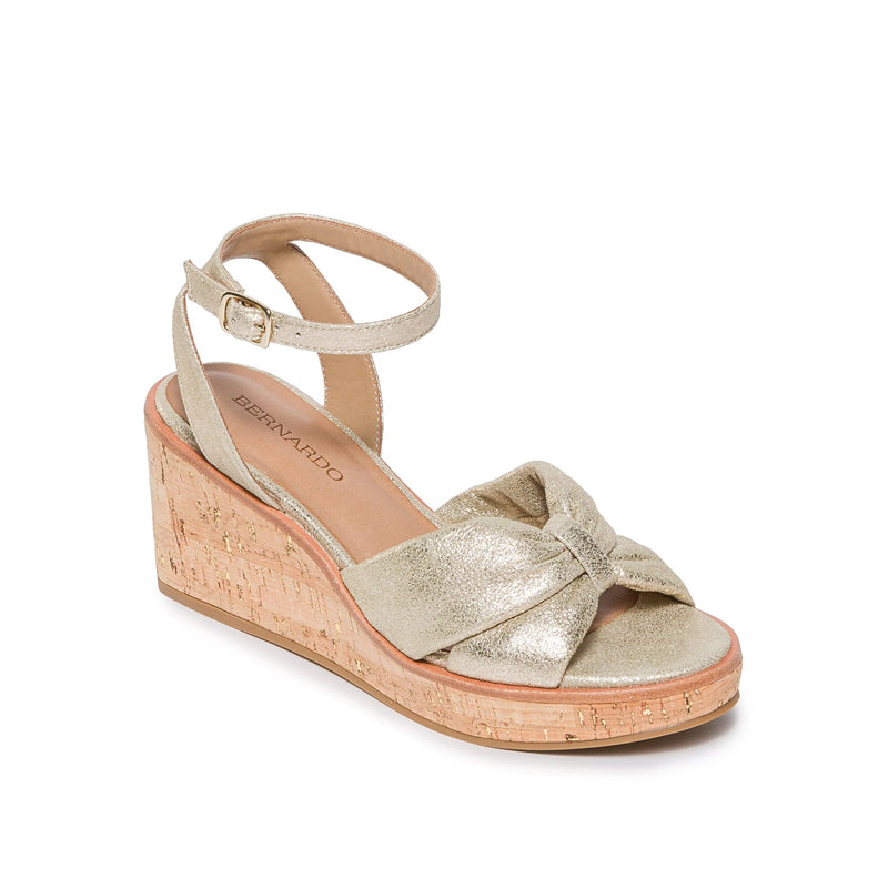 Gold Women Bernardo Kearny Wedge Sandals | UOF5770GO