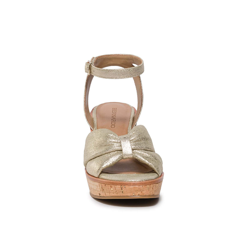 Gold Women Bernardo Kearny Wedge Sandals | UOF5770GO