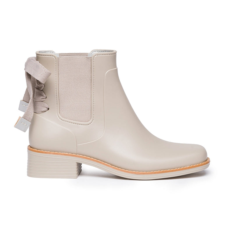 White Women Bernardo Briton Slip On Rain Chelsea Boots | XPD4479TY